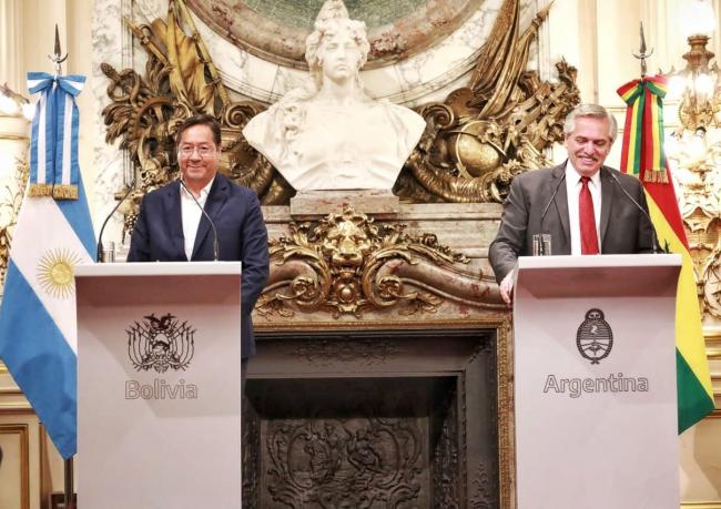 Bolivia's President Luis Arce (left) and Argentina's President Alberto Fernández speak at the Casa Rosada in Buenos Aires, April 7, 2022. (Viceministerio de Comunicación Bolivia / CC BY 2.0)