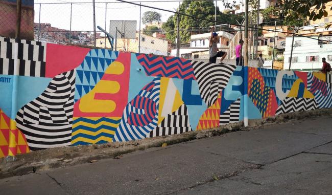 "Resilencia" dice un mural en Petare, 2019. (Oedipe23 / CC BY-SA 4.0)