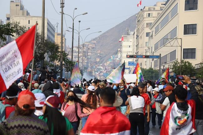 Manifestantes en el Centro de Lima se movilizan contra el gobierno de Dina Boluarte el 12 de diciembre de 2022. (Wikimedia Commons/Mayimbú/CC BY-SA 4.0)