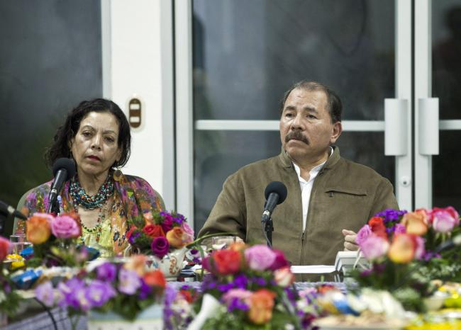 Daniel Ortega and Rosario Murillo sit in a meeting with Ecuador's Foreign Minister Ricardo Patiño in Managua, Nicaragua, August 21, 2013. (Fernanda LeMarie / Cancillería del Ecuador / Flickr)