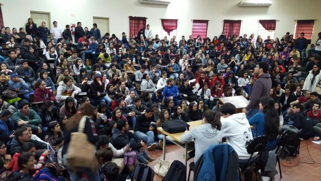 Students from one of the UNA’s 12 faculties hold a general assembly. Photo: UNANoTeCalles