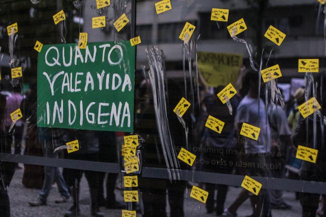 "Quanto vale a vida indigena?" na sede da companhia Vale em Rio de Janeiro (Mídia Ninja / Flickr)