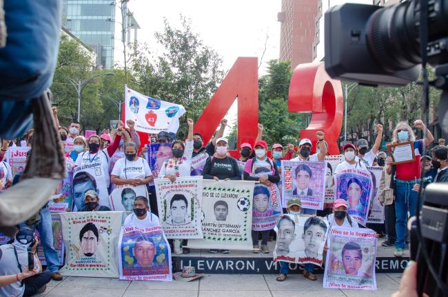 Families commemorate the seventh anniversary of the disappearance of the 43 Ayotzinapa students, September 26, 2021. (LEONARDO RAMIREZ / CIDH / CC BY 2.0)