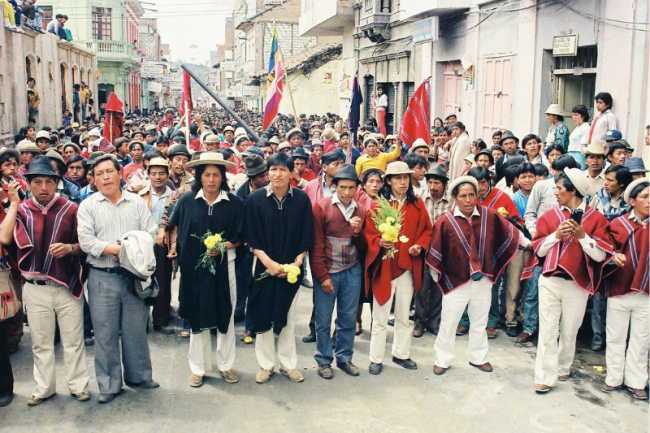 Líderes del Movimiento Indígena de Tungurahua (MIT) participen en el levantamiento indígena del 1990, cuando las organizaciones exigieron la creación del Estado plurinacional e intercultural en Ecuador. (Vicente Chato, MIT)