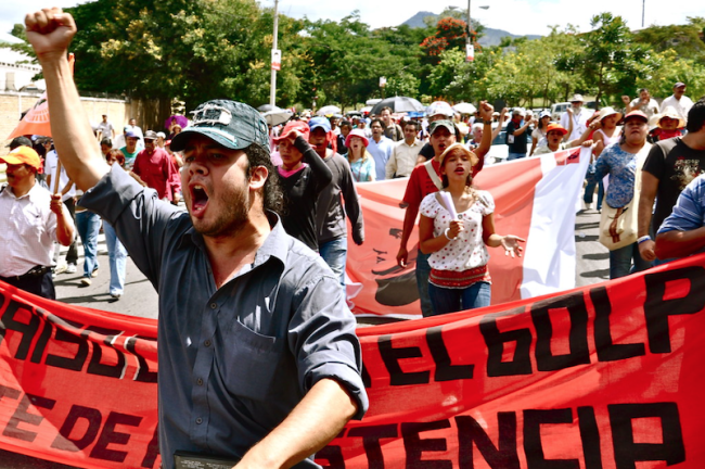 Hondurans protest against the coup in October 2009. (DN / CC BY-NC-SA 2.0 DEED)