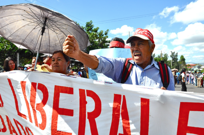Hondurans protest the June 2009 coup against President Manuel Zelaya on October 29, 2009. One month later, a previously scheduled election went ahead under the de facto regime, sealing the coup. (DN / CC BY-NC-SA 2.0 DEED)