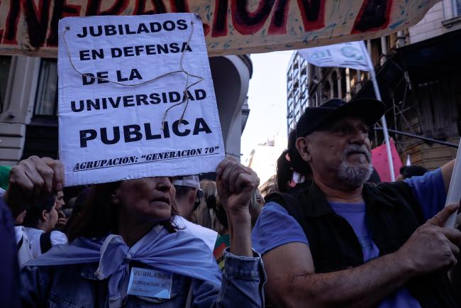 Retirees, union leaders, mothers of the Plaza de Mayo, students' relatives and others also participated in the massive university march. Buenos Aires. April 23, 2024. (Lizbeth Hernández)