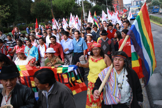 Organizaciones transitan por las calles de Quito en una marcha organizada por la CONAIE, el 5 de marzo del 2015. (Carlos Rodríguez / Andes / CC BY-SA 2.0)