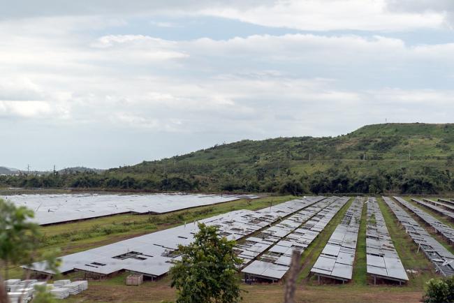 A field of solar panels in eastern Puerto Rico are damaged following Hurricanes Irma and Maria. Energy governance is the center of debate in Puerto Rico's gubernatorial elections.(Flickr/Lorie Shaull/CC BY 2.0)