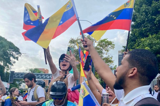 Venezuelans in the streets ahead of the July 28, 2024 elections, in Caracas. (Lucía Cholakian Herrera)