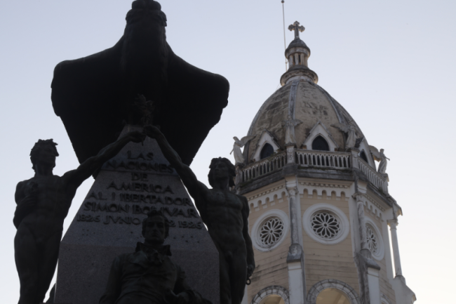 Bolívar monument, Panama City. (Michael Fox)