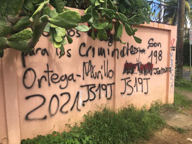 Pro- and anti-government graffiti on the streets of Managua, including support for the Juventud Sandinista de 19 de Julio. (Photo by Chris Jillson)