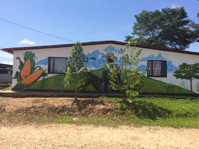 A hopeful mural on a building in Caño Indio, one of the re-incorporation zones of former FARC-EP fighters in Catatumbo. (Priscyll Anctil Avoine)