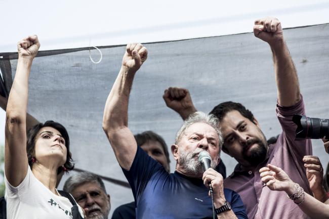 PSOL presidential candidate Guilherme Boulos stands alongside Lula in São Bernardo do Campo on April 7 (Midia Ninja/Flickr) 
