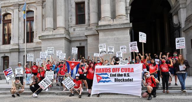 A Philadelphia coaltion holds a rally calling for an end to US sanctions in Cuba in July 26, 2021 (Joe Piette / Flickr / CC BY-NC-SA 2.0)