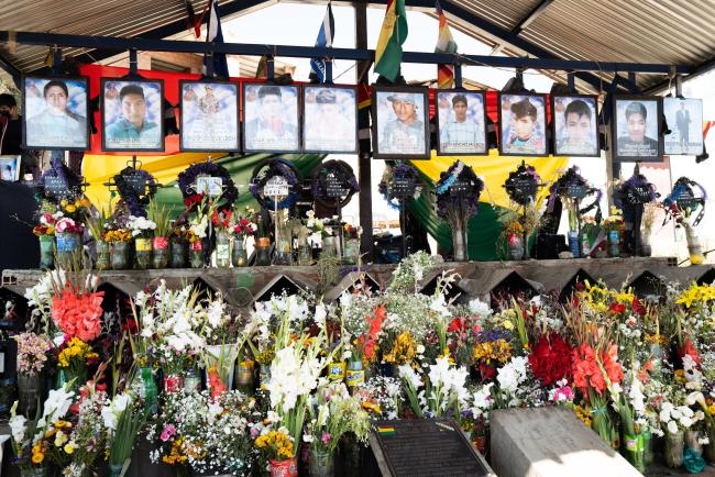 Memorial para las víctimas de la masacre en Sacaba, Cochabamba, que tomó lugar el 15 de noviembre de 2019. (Comisión Interamericana de Derechos Humanos / Flickr / CC BY 2.0 DEED)