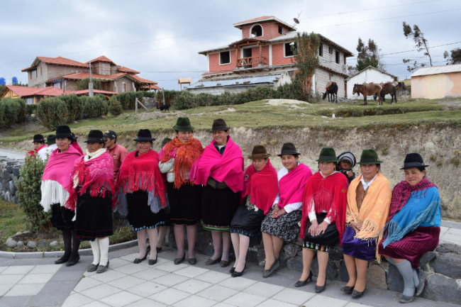 Mujeres ecuatorianas, Laguna del Quilotoa, 2015. (amalavida.tv / CC BY-SA 2.0) 