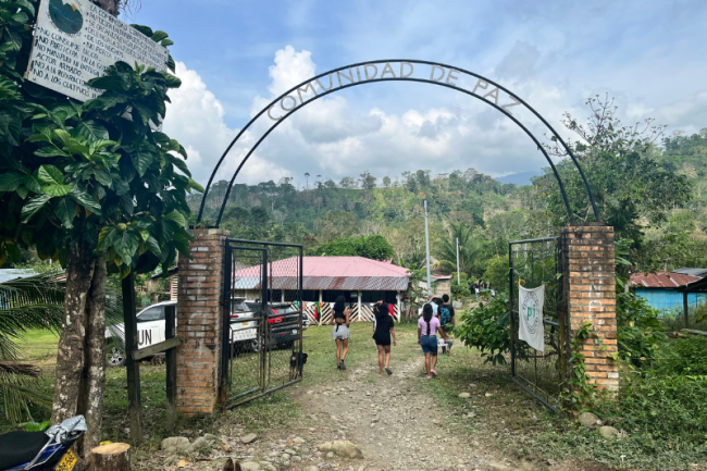 La Comunidad de Paz de San José de Apartadó. (Moira Birss)