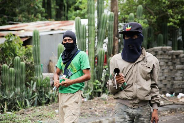 Diferentes barrios de Masaya han erigido barricadas frente a ataques constantes de policías antidisturbios y grupos de vigilantes vinculados al gobierno de Daniel Ortega. (Foto por Rafael Camacho)