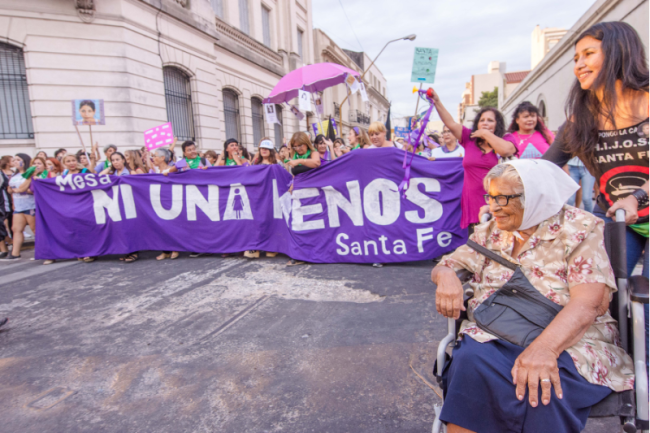 Otilia Leoncia Acuña de Elías, member of the Mothers of Plaza de Mayo, participates in the Women's Strike in Santa Fe, Argentina, March 8, 2018. (Gabriela Carvalho PH / CC BY-SA 4.0 DEED)