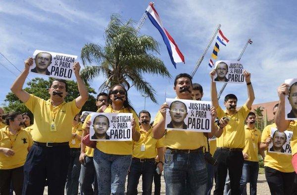 Journalists demand justice for slain reporter Pablo Medina. (Courtesy of ABC Color)