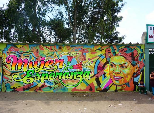A mural featuring Maria Elena Moyano and the words "woman of hope" in Villa El Salvador, where Moyano grew up. ( El Decertor, Flickr)