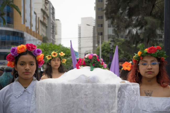 Un performance en el marco del Día Internacional de la Eliminación de la Violencia contra las Mujeres, el 26 de noviembre 20 22. (Les Egusquiza / CC BY - SA 4.0)