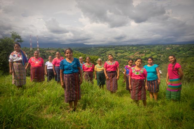 Nanzin of the Cuna Nahuat program, including some who now work for the Nests of Linguistic Immersion. (Luz Tobar)
