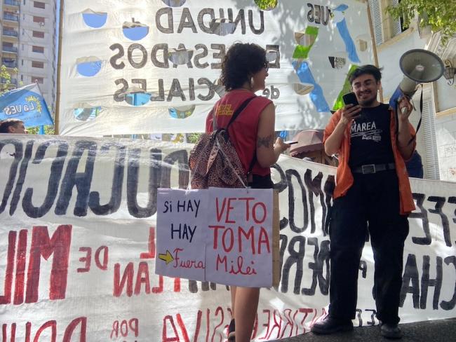 “If there’s a veto, we occupy.” Students prepare for the second Federal March for Education on October 2. (Lucas Bricca)