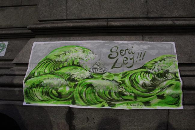 A green wave rolling over the Argentina congress (Photo by Cecilia Nowell)