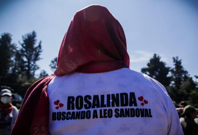 Rosalinda Sandoval during a search for her son on the Ajusco Hill, on November 20, 2023. (Axel Hernández)