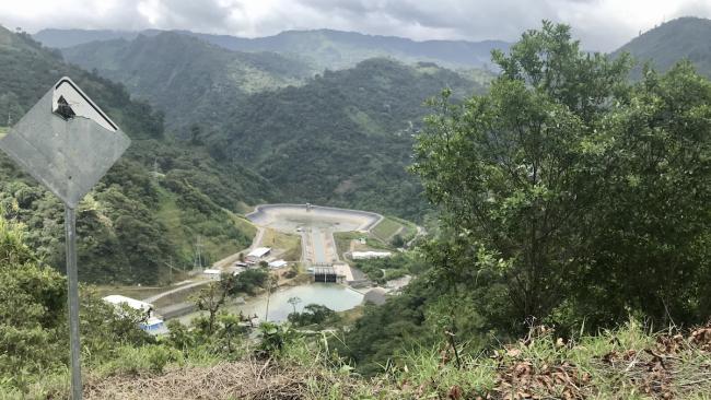 El proyecto hidroeléctrico Hidro Xacbal visto desde la terracería entre Chajul y Ilom, en 2019. (Giovanni Batz)