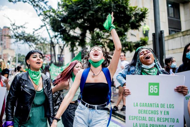 Demonstrators call for decriminalized abortion in front of the Colombian Corte Constitucional on November 11, 2020 (Women’s Link Worldwide)