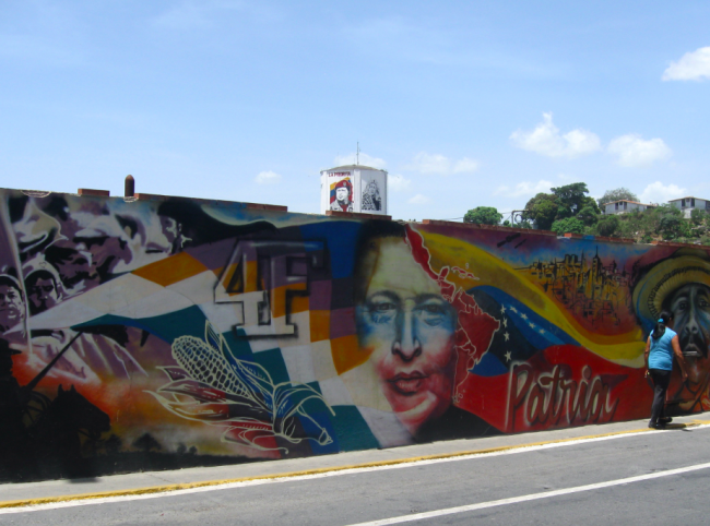 A mural in the 23 de Enero neighbourhood on the road leading to Chávez’s mausoleum in Caracas, Venezuela, June 2014. (NACLA)