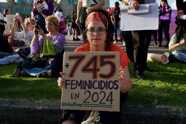 On November 25th, hundreds of people gathered in front of the Attorney General's Building in Bogotá to protest against the high number of femicides in the country. (Tony Kirby) 