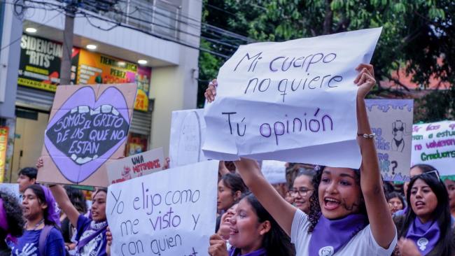 “Somos el grito de las que no están”. “Mi cuerpo no quiere tu opinión”. Miles de personas marcharon en distintas ciudades de Bolivia en el Día Internacional de la Mujer 2024. (Tanel Tilk)