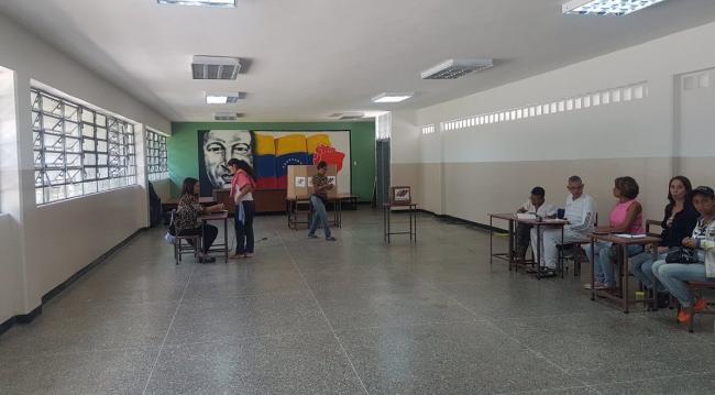 There were no lines to be found at the voting precinct in the working class Caracas neighborhood 23 de Enero on election day. (Patricia Laya/twitter)