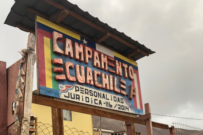 A sign made by residents announces the plurinational campamento“EcuaChilePe,” April 2019.  (Pablo Seward Delaporte)