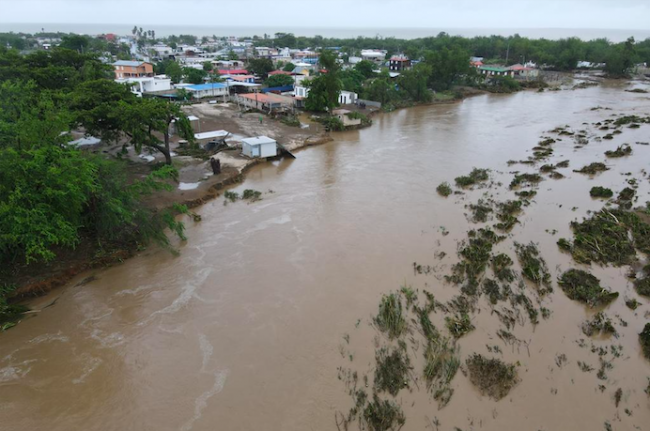 Inundações em Villa Esperanza, a leste do rio Nigua em Salinas, Porto Rico, 19 de setembro de 2022. Os efeitos do furacão Fiona e anos de negligência na infraestrutura criaram condições de risco de vida para muitos.  (Wanda Janet Rios Colorado)