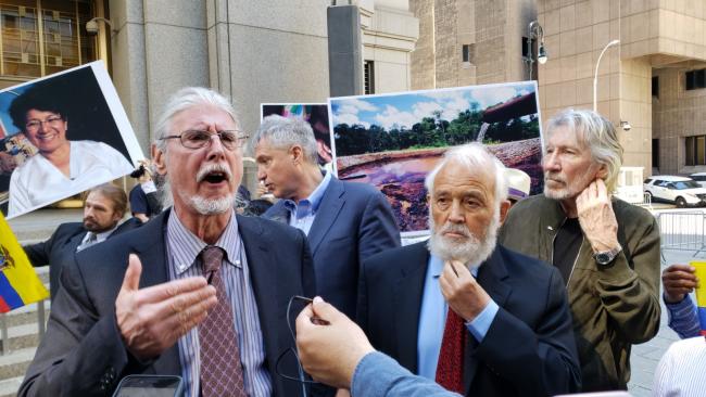 Para abogado Ron Kuby, Steven Donziger ha sido víctima del sistema judicial “por luchar contra Chevron y los criminales corporativos.” Los abogados de Donziger en Nueva York, el 17 de mayo, 2021, el último día del juicio de Donziger. (Gabriela Barzallo)