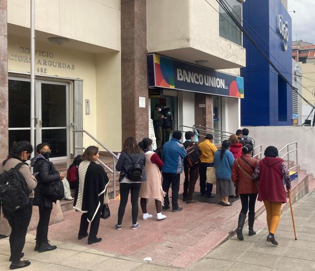A line forms outside a branch of the state-controlled Banco Unión on Tuesday, a location where the Central Bank is selling dollars to the public (Charles Dolph)