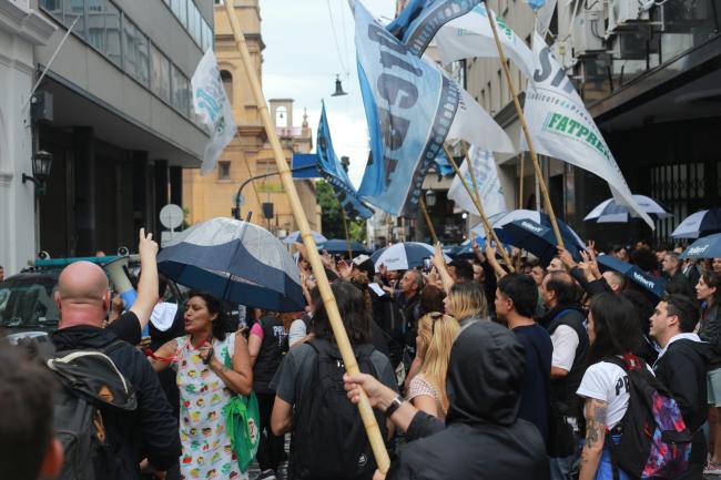 Empleados de Télam protestan contra el cierre frente a las oficinas de la dirección de la agencia. Buenos Aires. 11 de marzo de 2024. (Daniel Cholakian)