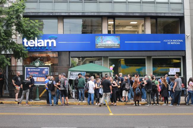El acampe frente a la sede de la agencia Télam ubicada en Av. Belgrano. 347. Buenos Aires. 11 de marzo de 2024. (Daniel Cholakian)