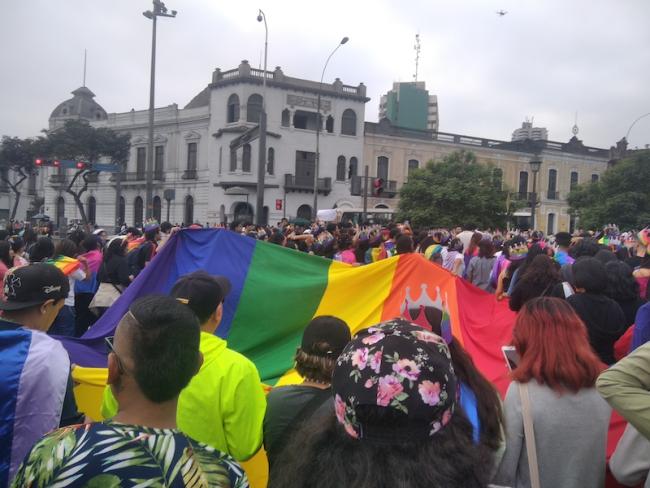 Demonstrators in Peru gather and hold up LGBTQ flags at the Pride Parade, or “Marcha de Orgullo de Perú” in 2023. (Ovruni/ CC-BY-SA-4.0).