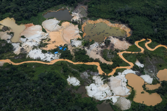 Illegal mining in the in the Homoxi area of Yanomami Indigenous territory, April 2021. (Bruno Kelly / Amazônia Real / CC BY-NC-SA 2.0)