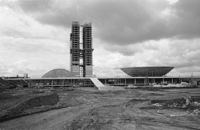 “Congresso Nacional em construção,” Thomaz Farkas, circa 1959 (Instituto Moreira Salles, P004TF039215 / Published with permission)