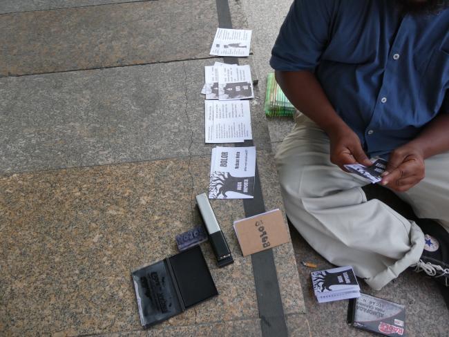 Nelson arranging his poetry books to sell. Centro, Rio de Janeiro, March 2024. (Hannah McKenzie)