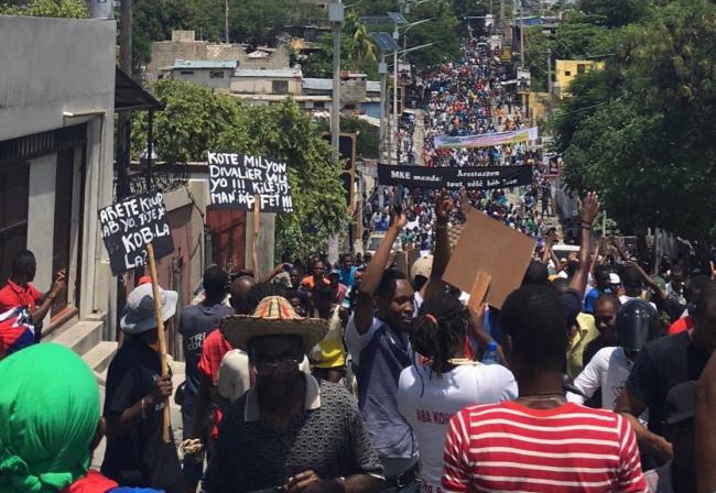 Protesters march to demand accountability for the administration of $4.2 billion in PetroCaribe funds, September 9, 2018. The movement came to be known as the PetroChallengers. (Rony d'Hiaiti / Wikimedia)