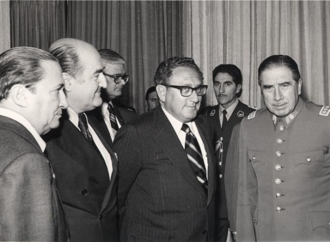 Henry Kissinger (middle) meeting with Chilean dictator General Augusto Pinochet (right) in 1976. (Ministerio de Relaciones Exteriores de Chile / Wikimedia Commons / CC BY 2.0 CL)