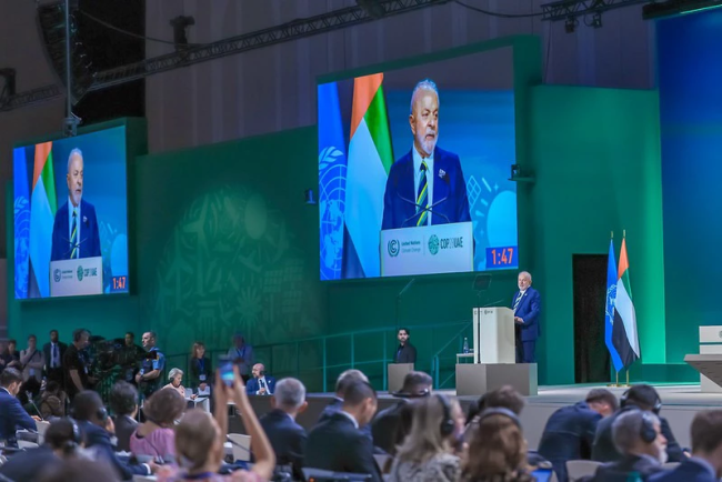 Lula addresses heads of state and government at the opening of COP28, calling for an "economy less dependent on fossil fuels." (Ricardo Stuckert / Agência Pública)
